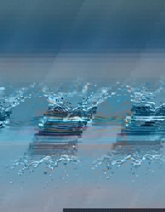 Image of water drop splashing.