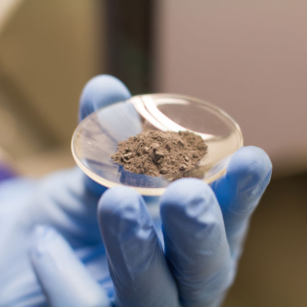 Microscopy image of metal powder functionalised with graphene. Credit: Graphmatech