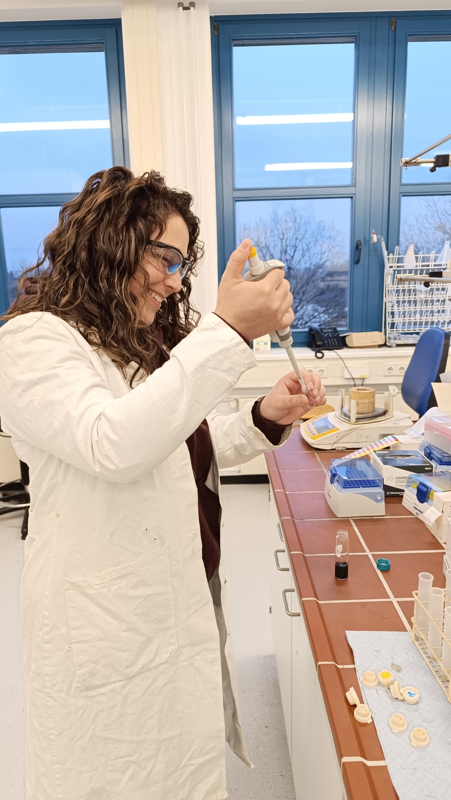 Sina Dörr in the lab